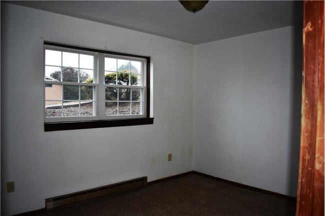 Building Photo - 230 Hallock Ave