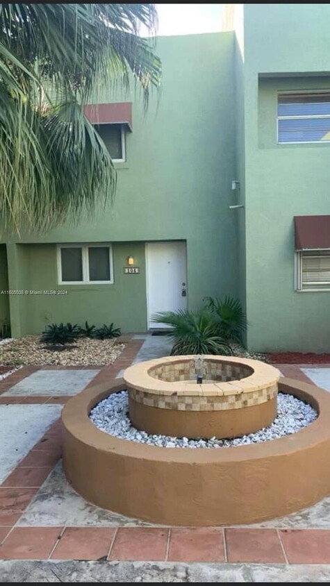 Foto principal - 11163 NW 7th St