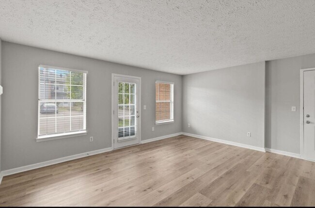 Building Photo - 2 bed 1.5 Bath coming soon