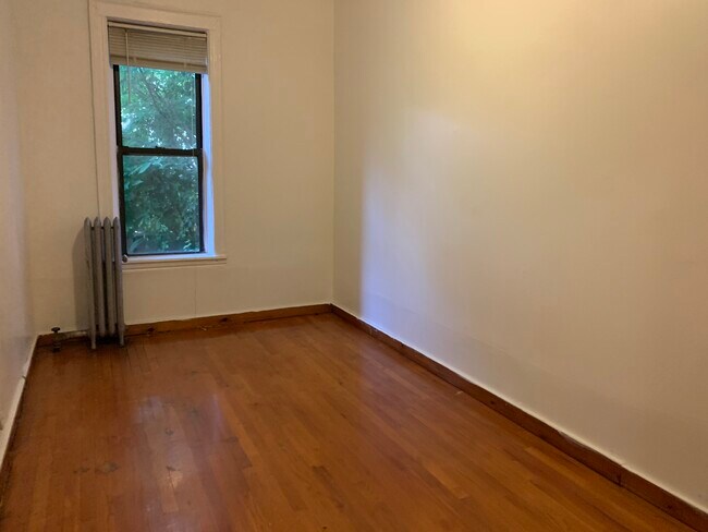 bedroom - 2114A Fulton St