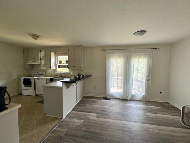 Foto del edificio - Newly renovated home in Twin Lakes Subdivi...