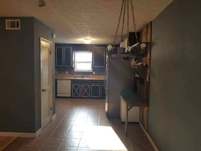 Building Photo - 1021 Sourwood Ct