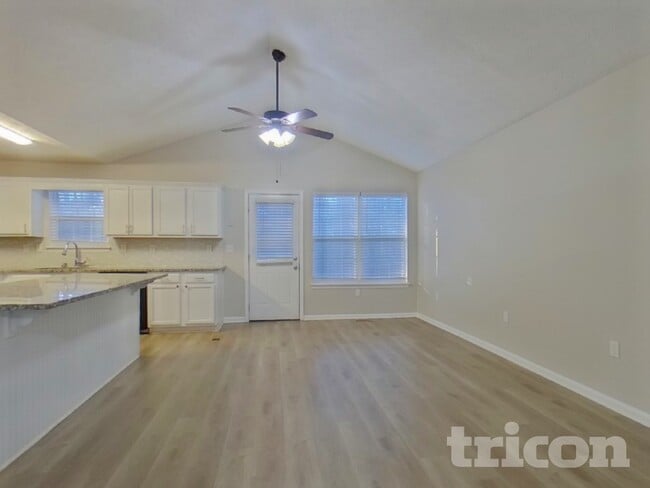 Building Photo - 2211 Ashton Dr