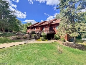 Building Photo - 5 Sugar Loaf Ct