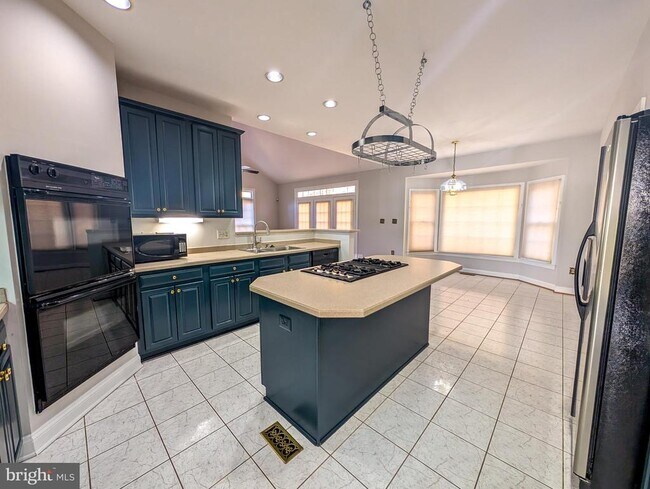 Building Photo - 6441 Lake Meadow Dr