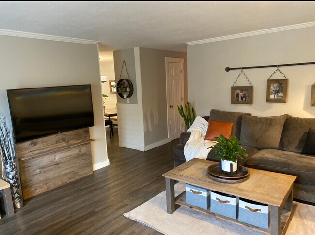 Building Photo - 10425 SW Tranquil Way