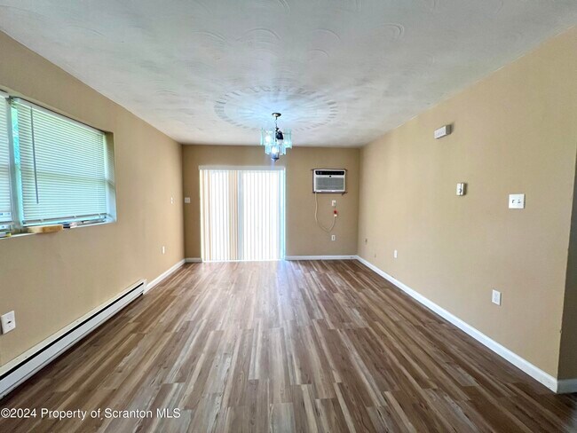 Foto del edificio - 1213 Lori Dr