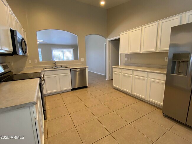 Building Photo - 5540 N 73rd Ave