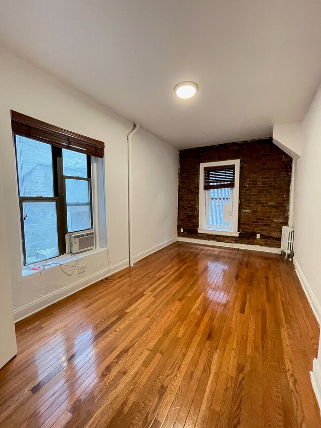 Foto del edificio - UPDATED 1BR NEAR NYU -GREENWICH VILLAGE