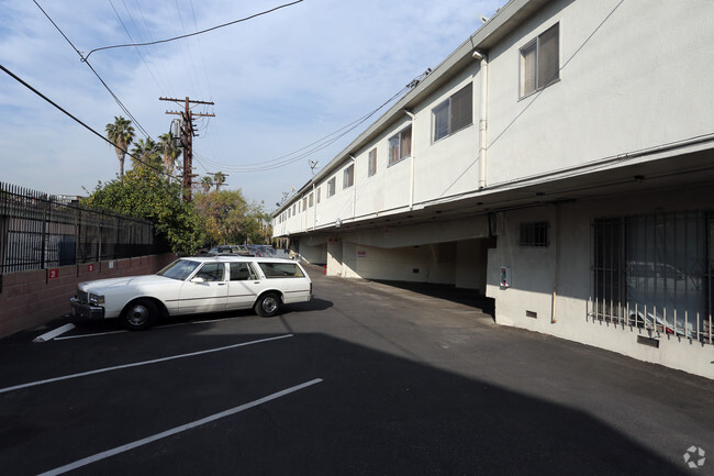 Building Photo - Ross Manor