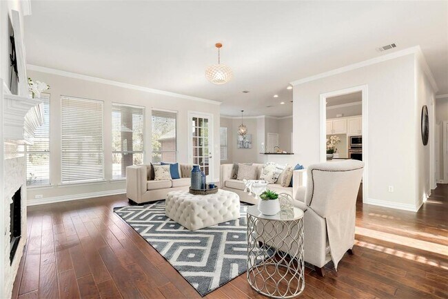 Building Photo - 1210 Forest Hills Dr