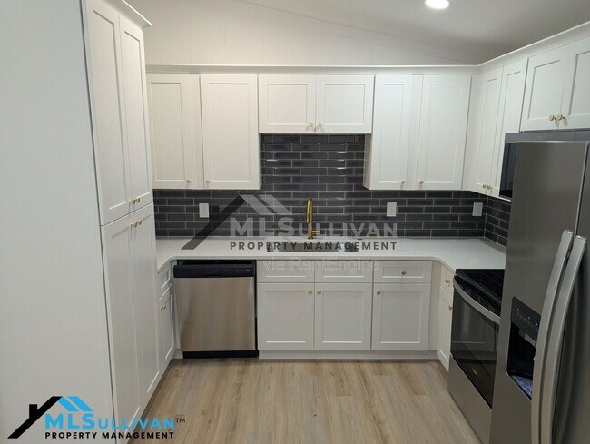 Foto del edificio - 5802 Lillie Dr