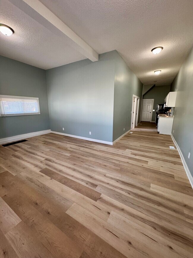 Building Photo - 627 N Division St