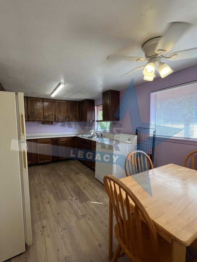Building Photo - 2 bedroom home in a country type setting