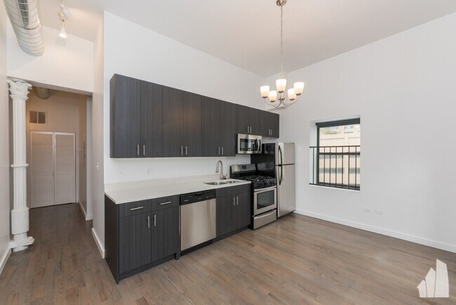 Foto del edificio - 629 W Lake St