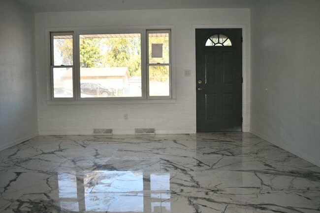 Foto del edificio - 2100 Gideon Ave