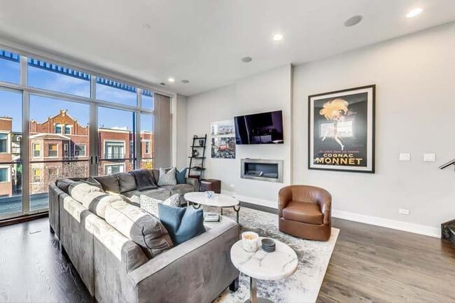 Foto del edificio - 1021 N Hermitage Ave