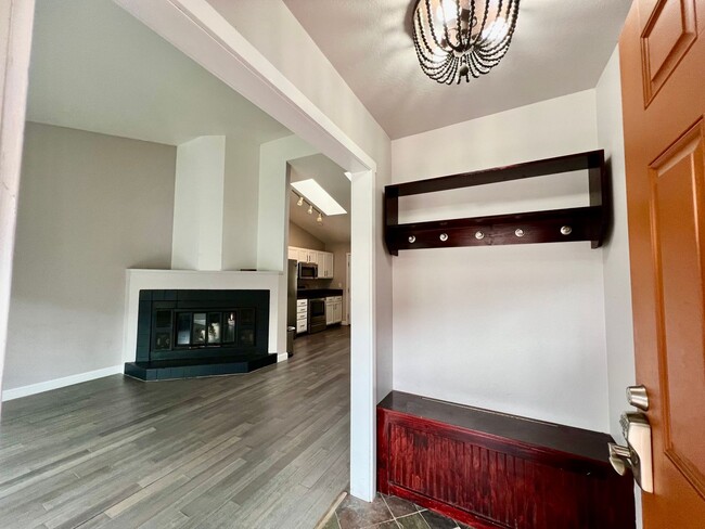 Building Photo - Condo on the River in Glenwood Springs for...