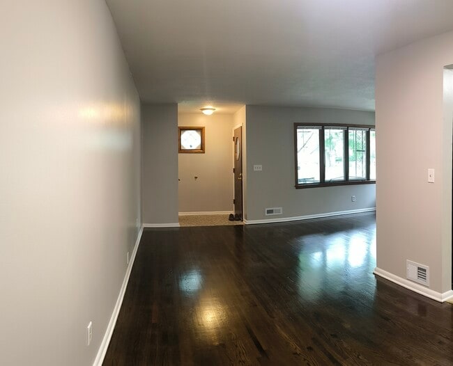 Building Photo - 4441 Unity Avenue North