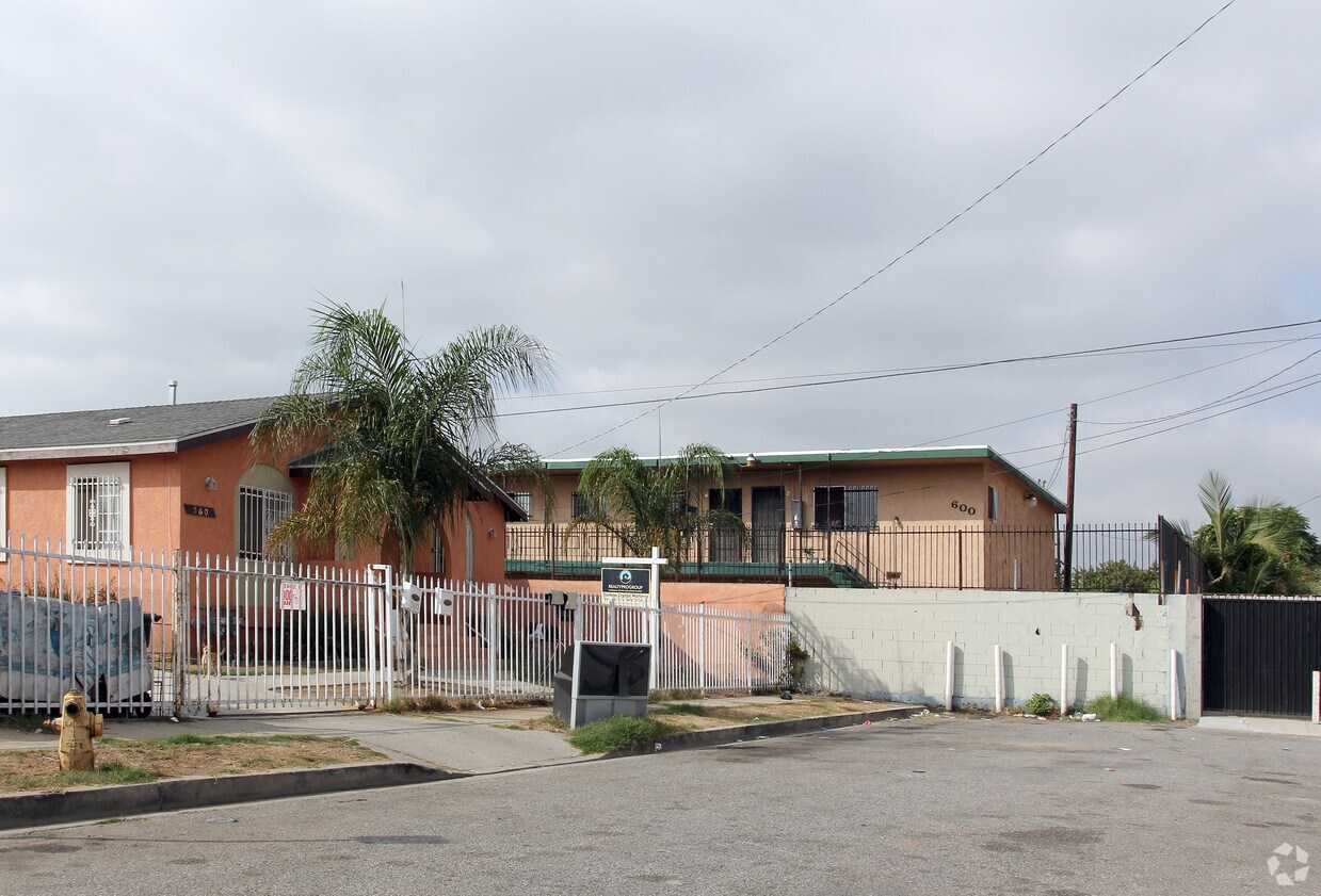 Primary Photo - 600 W 93rd St