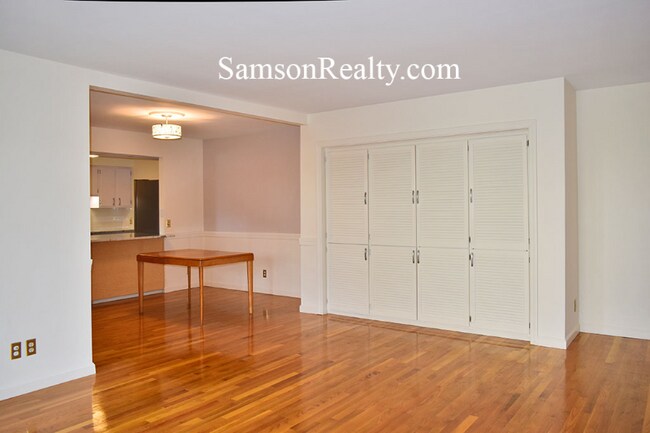 Building Photo - 400 Narragansett Pkwy