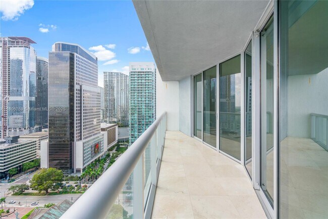 Building Photo - 475 Brickell Ave