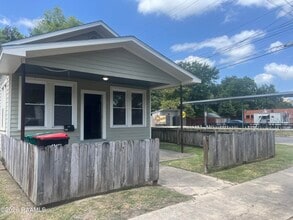 Building Photo - 200 E Cypress St