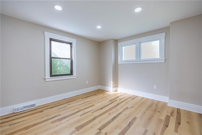 Foto del edificio - 232 St Clair St