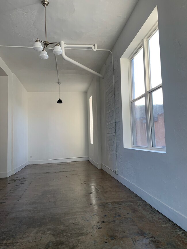 Foto del edificio - 111 N Walnut St
