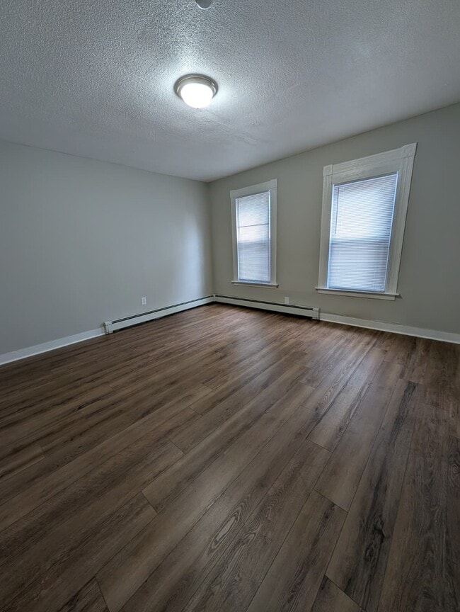 Building Photo - 38 Daggett St