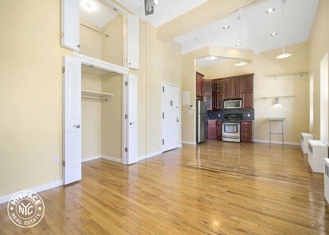 Primary Photo - 273 Albany Ave