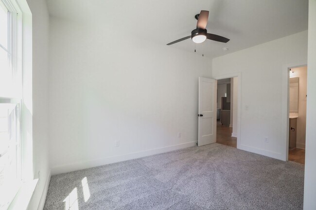 Foto del edificio - 120 Elgin Ln