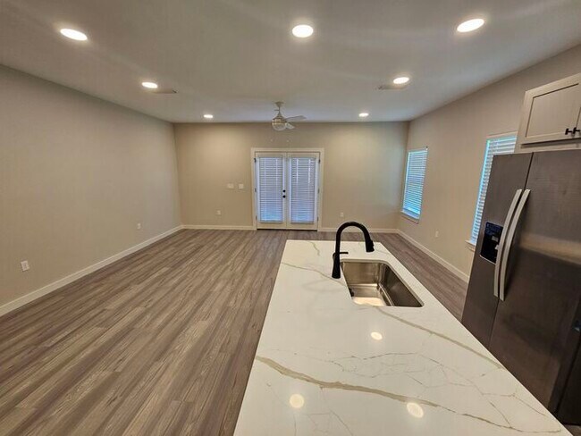 Foto del edificio - 469 Westgate Wy