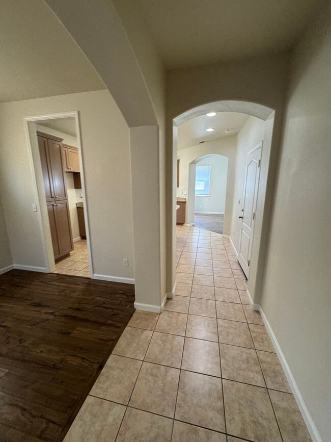 Foto del edificio - 1453 S Mills Ave