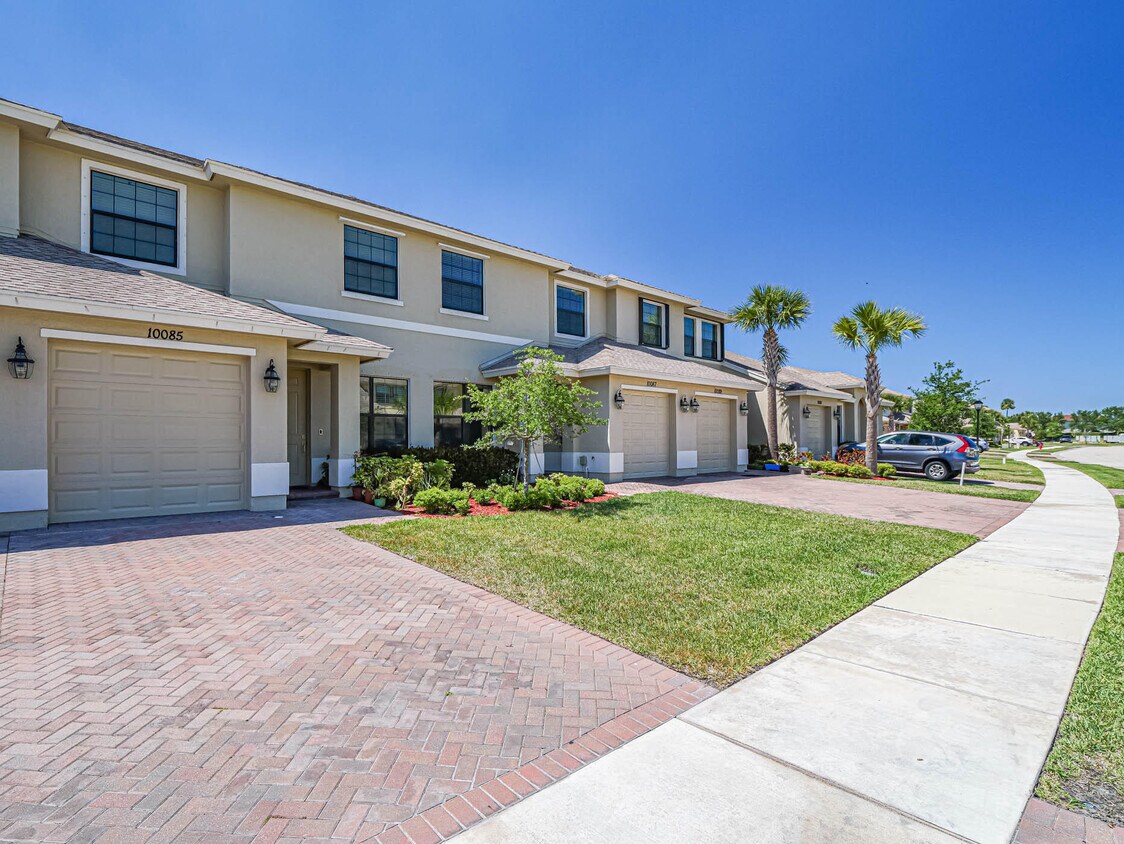 Primary Photo - 10085 W Villa Cir
