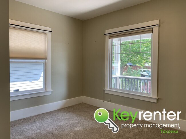 Building Photo - Gorgeous Centrally Located Tacoma Home!