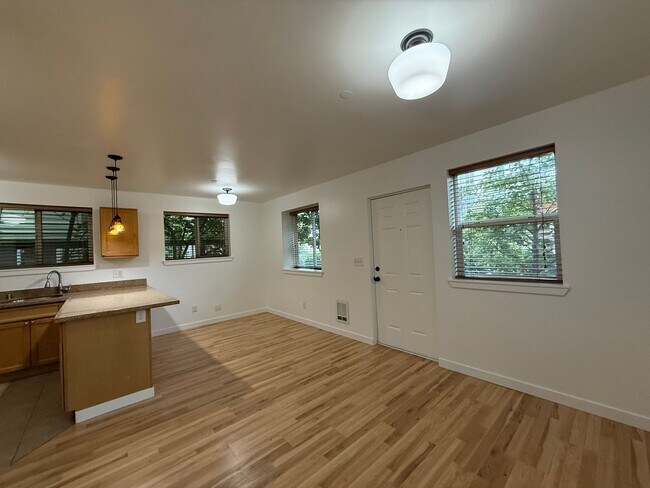 Foto del edificio - 3304 Claremont Ave S
