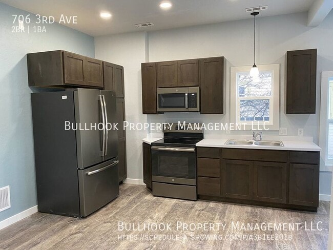 Building Photo - 706 3rd Ave