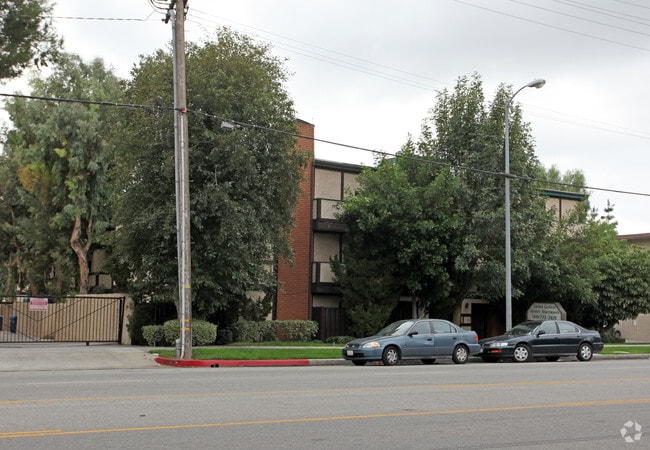 Building Photo - Lassen Carriage House
