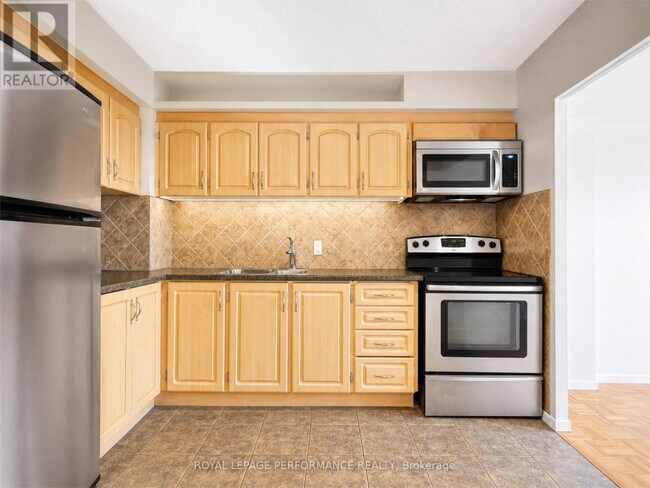 Photo du bâtiment - 158C McArthur Ave.