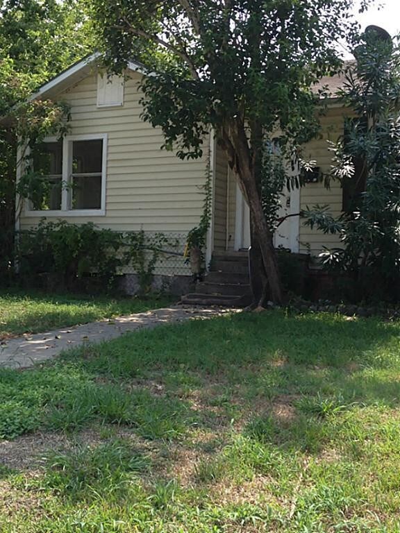 Building Photo - 923 Mccall Ave