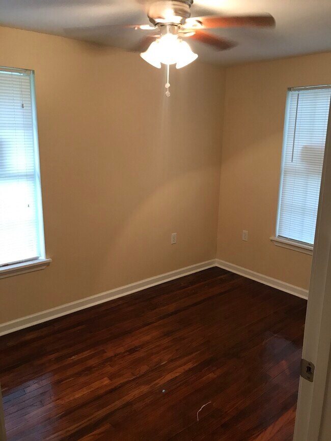 Foto del edificio - 1654 Columbus Dunn Dr