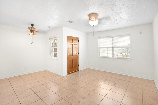 Foto del edificio - 12432 Yancy Dr