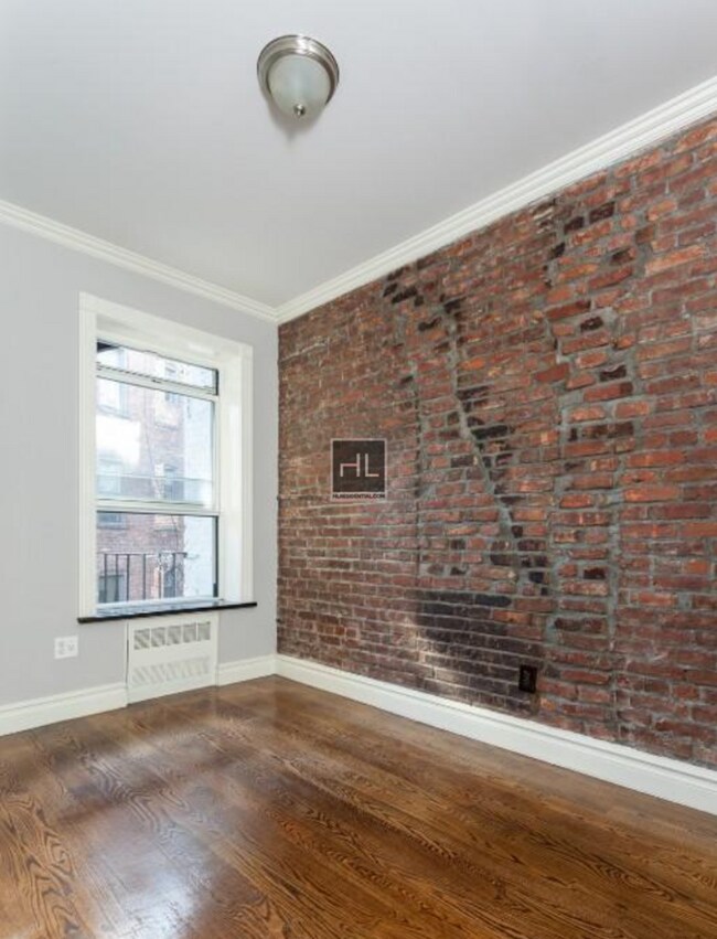 Foto del edificio - NO FEE • West Village 1BR • Hudson Street and Perry Street. • Fireplace • Pets OK • Near Multiple...