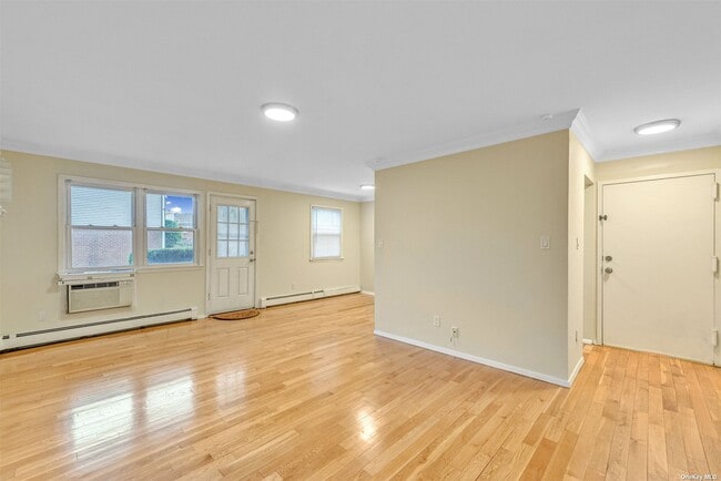 Building Photo - 9 A Hemlock Dr