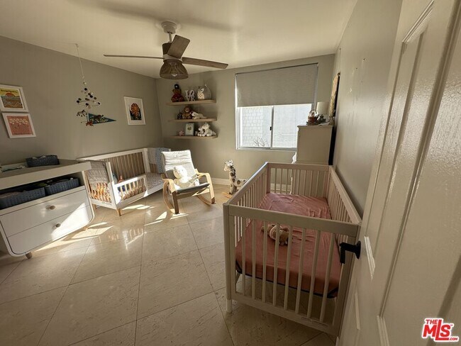 Foto del edificio - 5301 Balboa Blvd