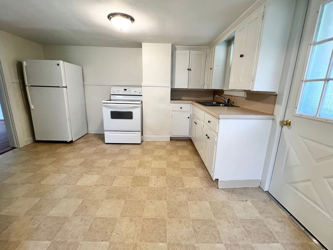 Photo - 565 East Main Street