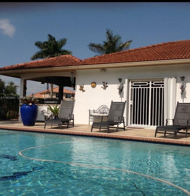 Foto del edificio - 730 NW 123rd Ave