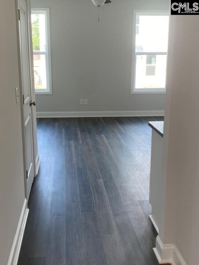 Foto del edificio - 425 Blue Robin Ln