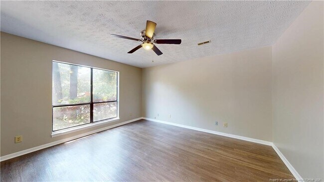 Foto del edificio - 707 Hedgelawn Way